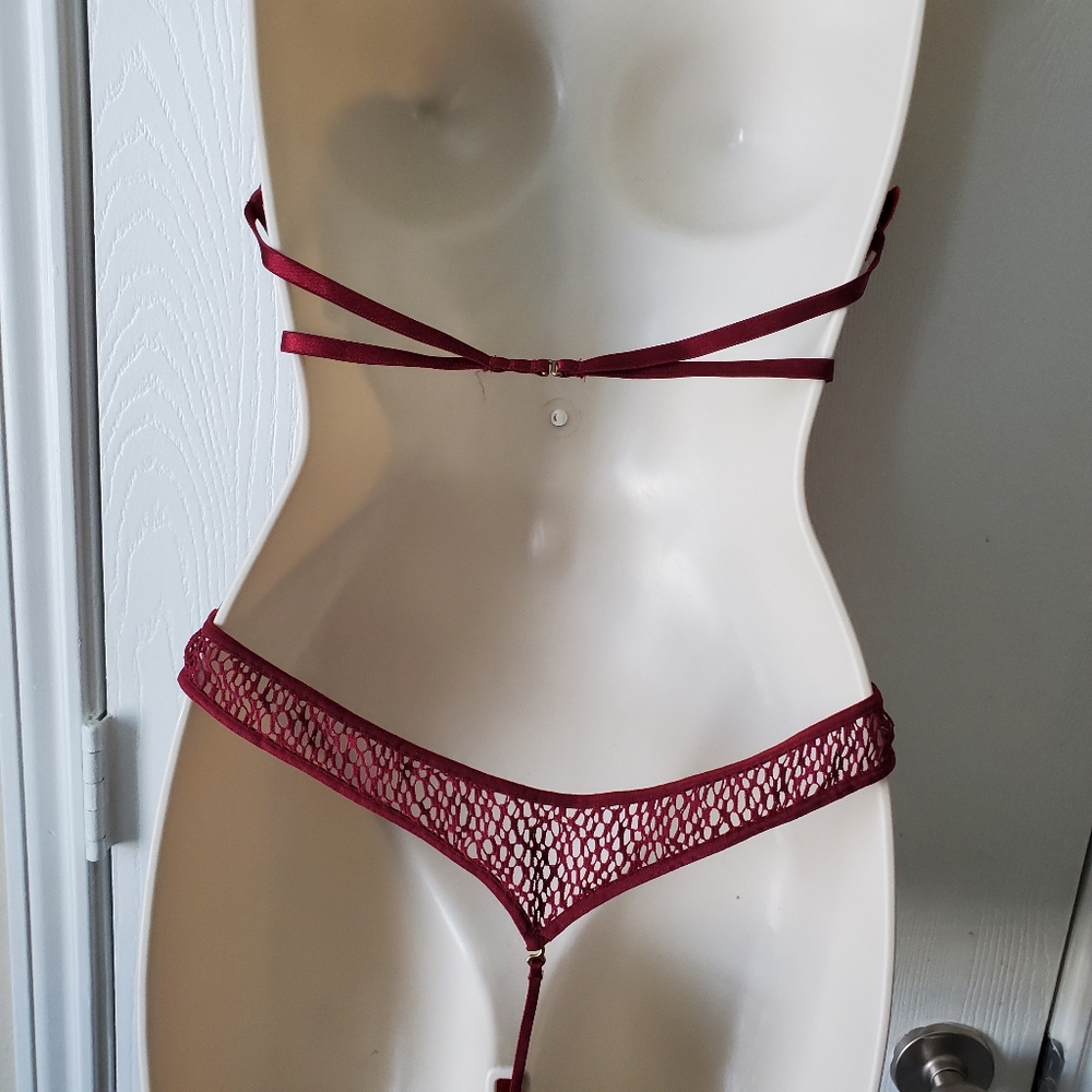 Victoria's Secret Halter Babydoll - Picture 4 of 10